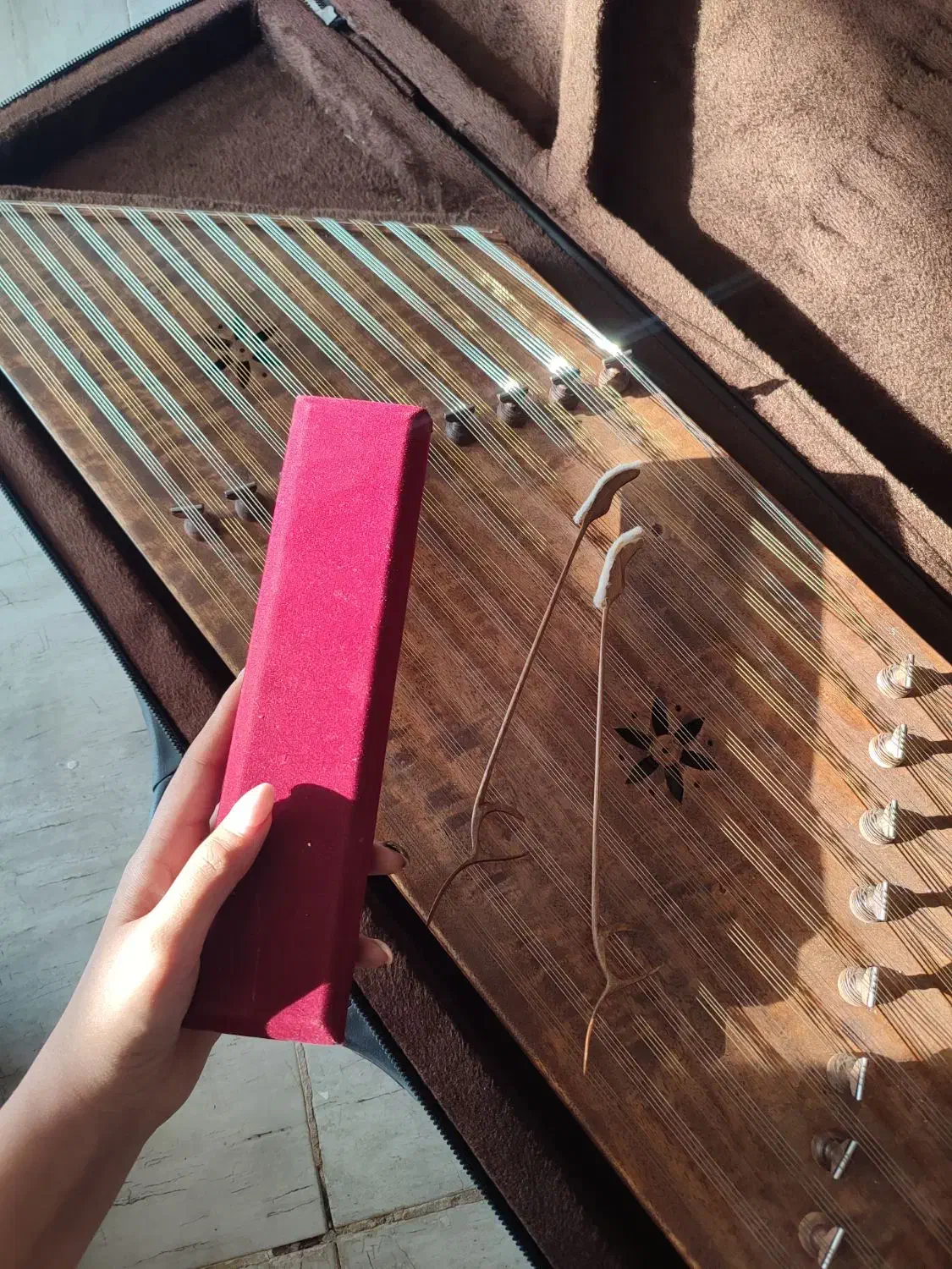 سنتور اصلی|سازهای سنتی|زرقان, |دیوار