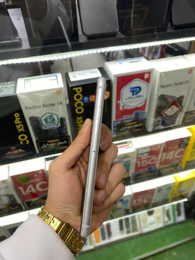 iPhone 8|موبایل|نظرآباد, شهرک سید جمال الدین|دیوار