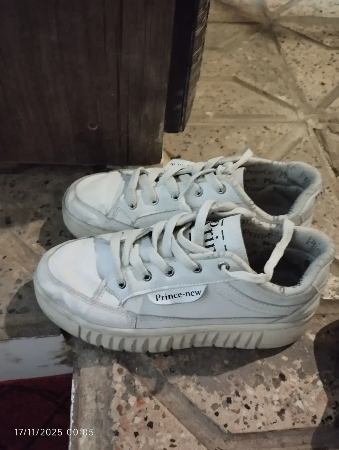 کفش مفت|کیف، کفش، کمربند|یونسی, |دیوار