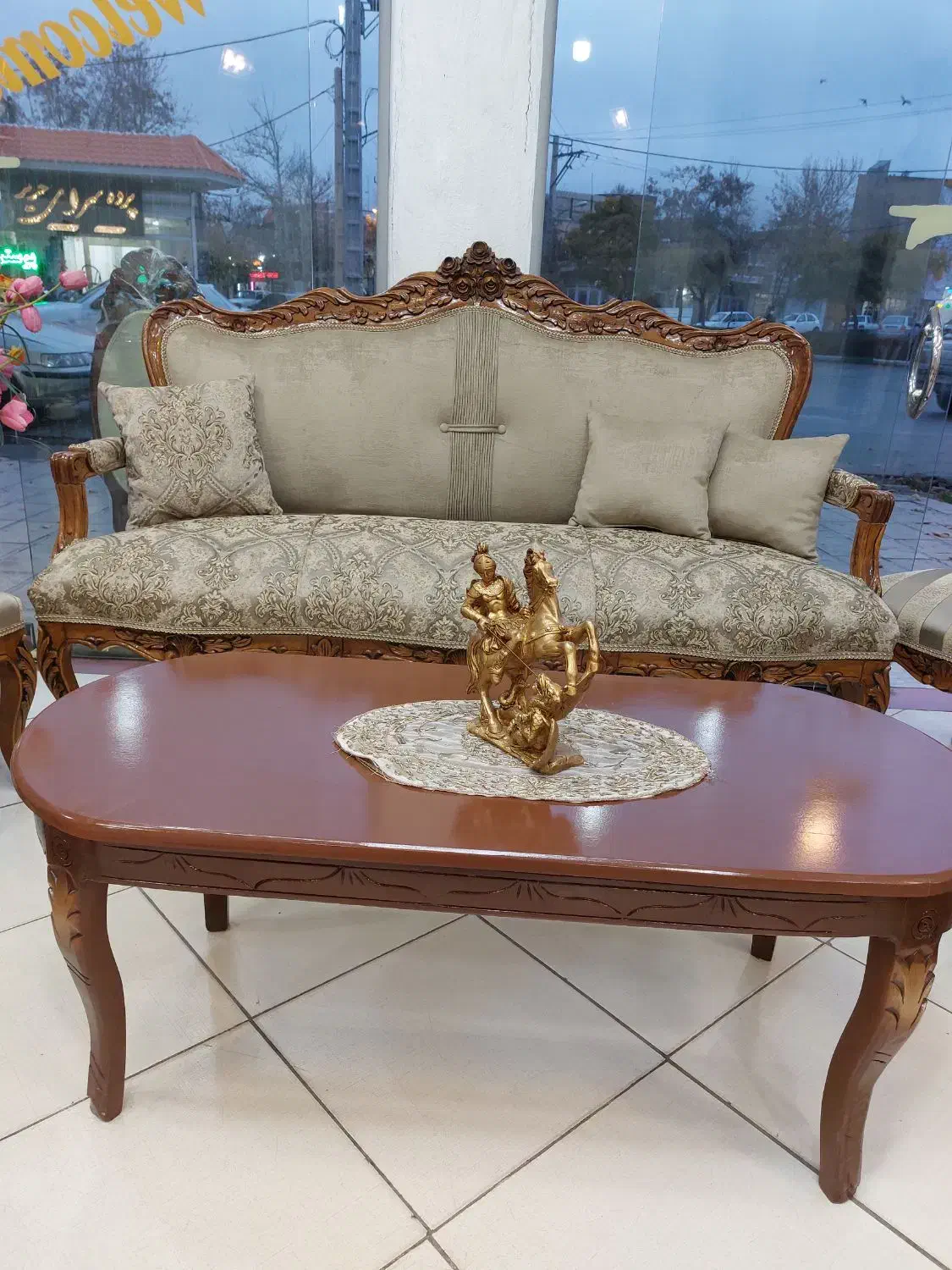 مبل فرانسوی ۹نفره|مبلمان خانگی و میز عسلی|بروجرد, |دیوار