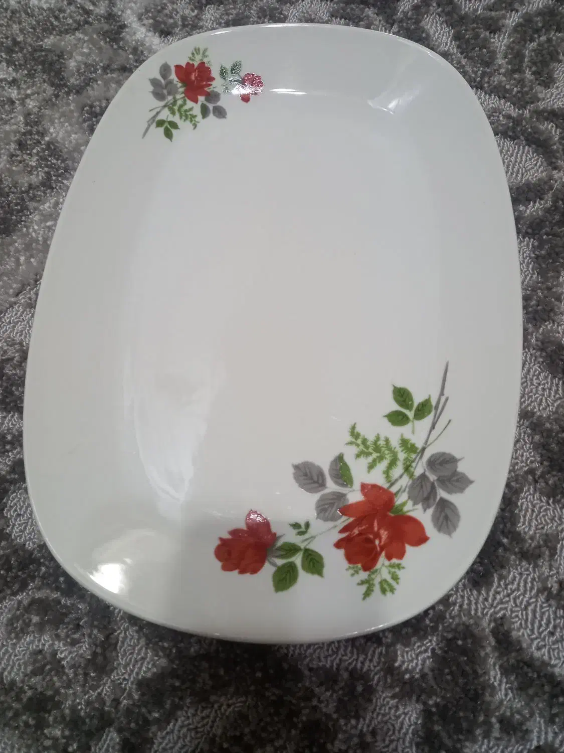 یدونه دیس چینی جنس قدیمی سنگین. و جاسبزی پلاستیک|ظروف سرو و پذیرایی|تهران, خاک سفید|دیوار