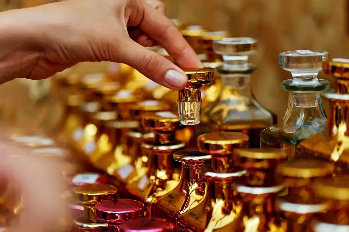 فروشنده عطر ادکلن|استخدام بازاریابی و فروش|مشهد, گلشور|دیوار