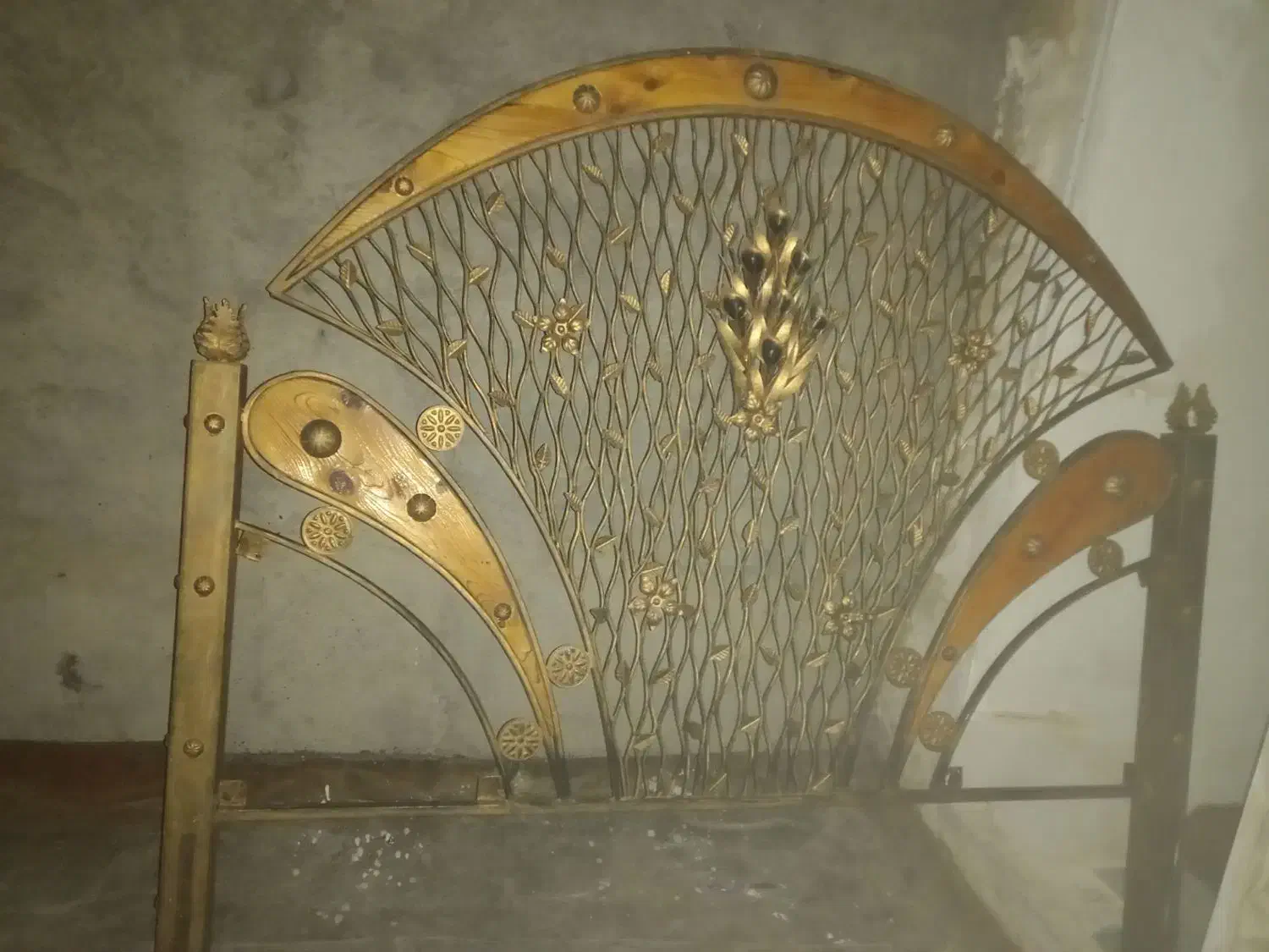 تخت فرفوژه دونفره کاملا سالم تخت روش نئوپان|تخت و سرویس خواب|مشهد, حضرت حجت|دیوار