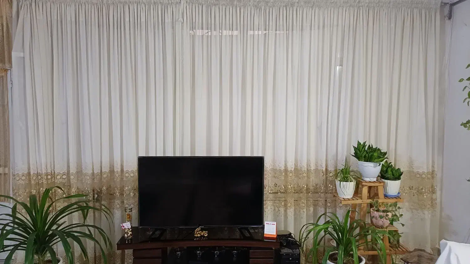 پرده|پرده، رانر، رومیزی|تربتحیدریه, باغ سلطانی|دیوار