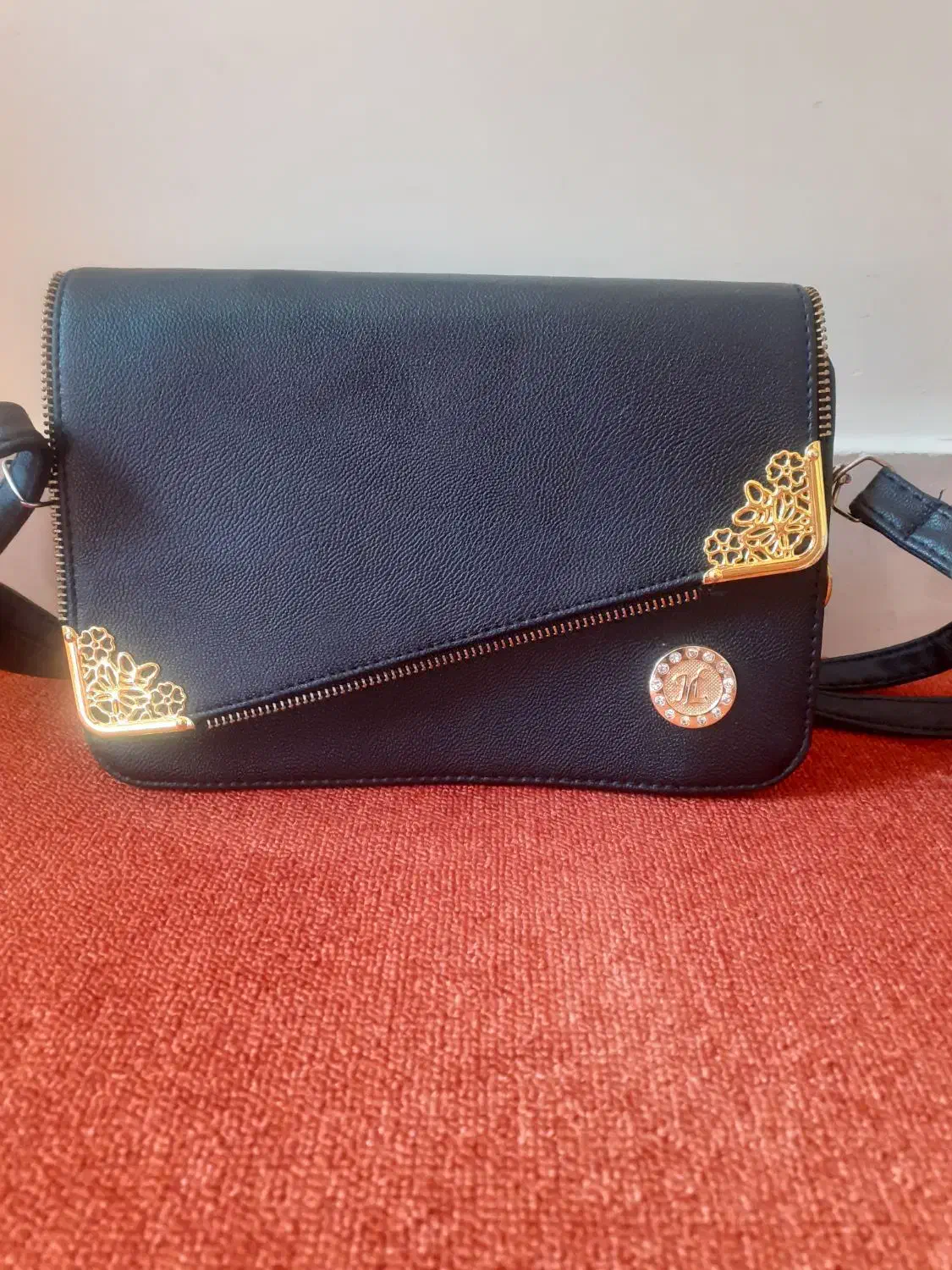 کیف|کیف، کفش، کمربند|خوی, |دیوار