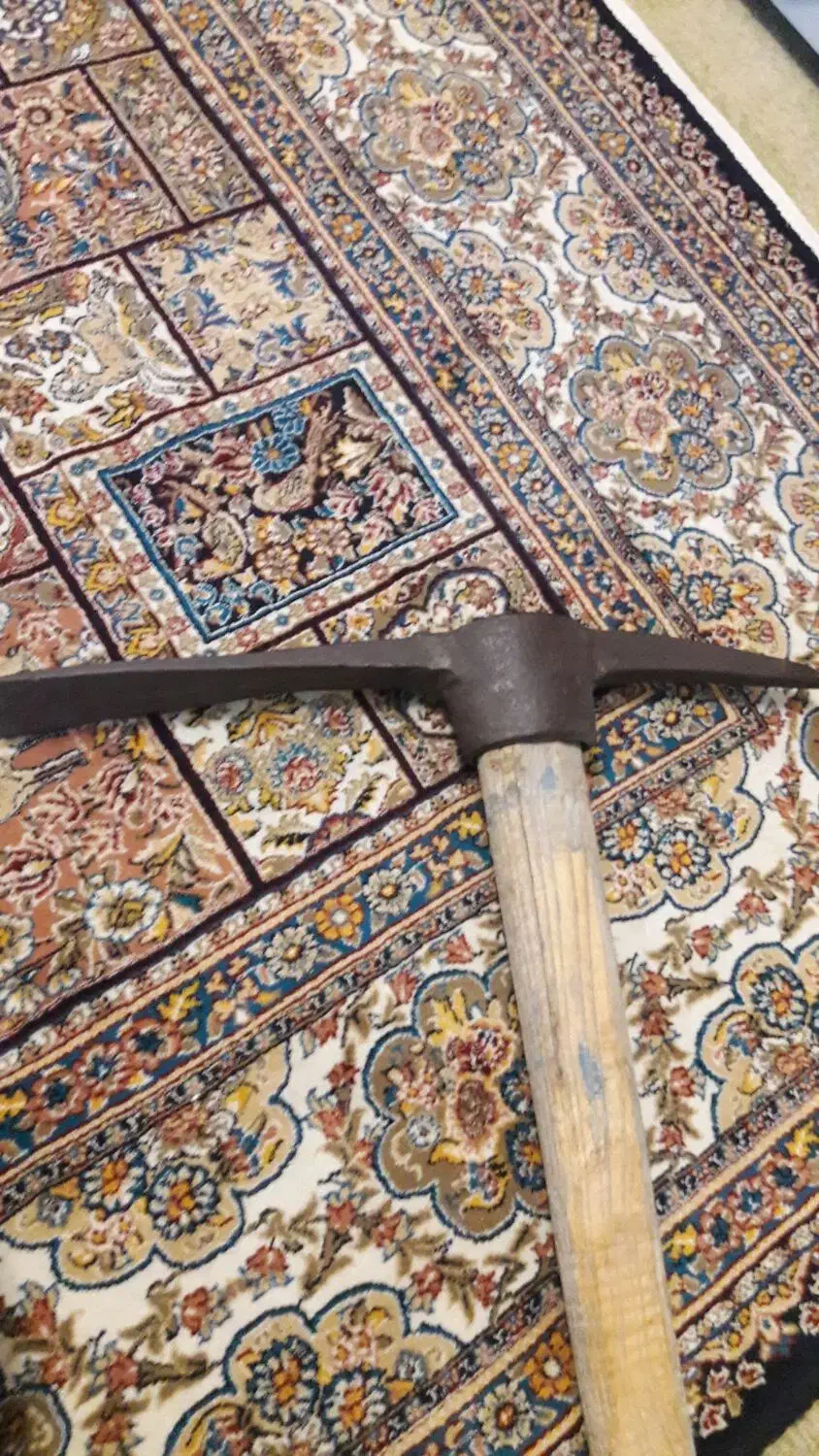 کلنگ فولادی قدیمی ساخت مجارستان|کلکسیون اشیاء عتیقه|تبریز, |دیوار