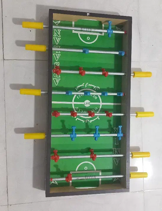 تعدادی وسایل قالیچه فوتبال دستی ...|فرش|شیراز, گویم|دیوار