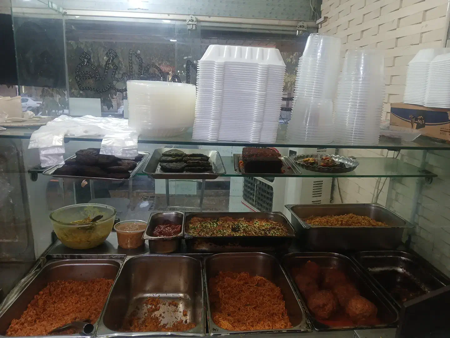 استخدام تخته کار نیمه ماهر|استخدام خدمات فروشگاه و رستوران|اصفهان, باغ زیار|دیوار