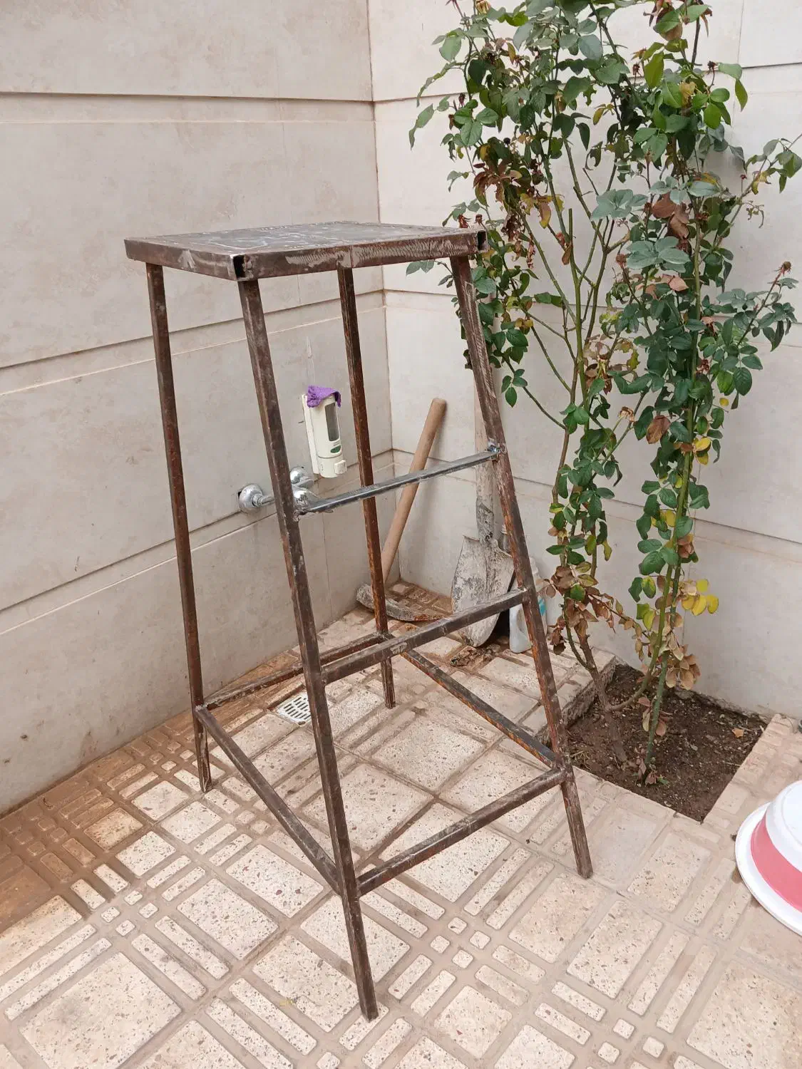 چهارپایه|صندلی و نیمکت|کوهدشت, |دیوار