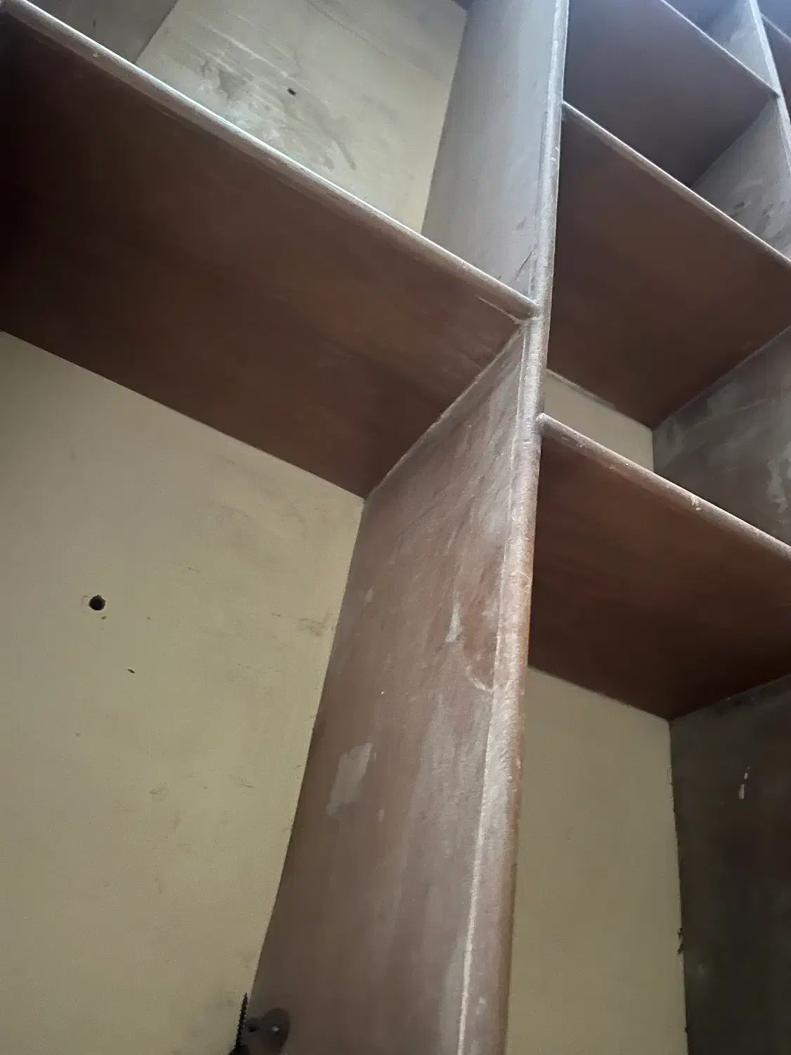 قفسه چوبی (کتابخانه )|کتابخانه، شلف، قفسههای دیواری|بندر دیر, |دیوار