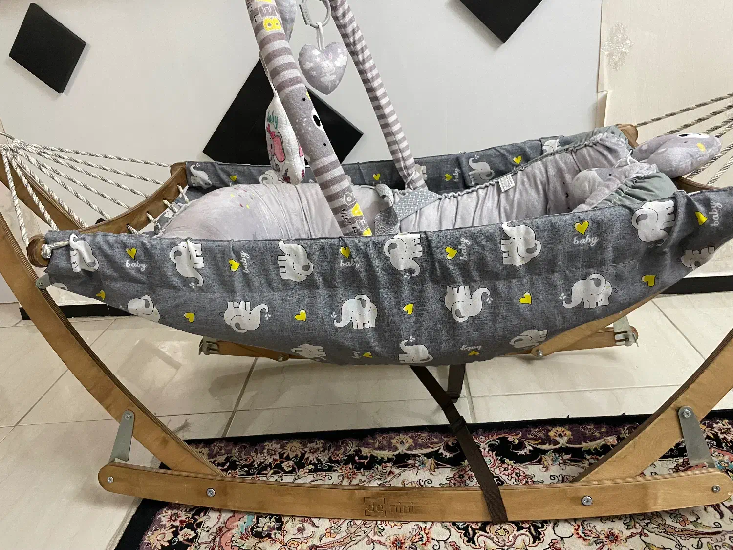 گهواره نو|تخت و صندلی بچه|رشت, شهرک قدس|دیوار