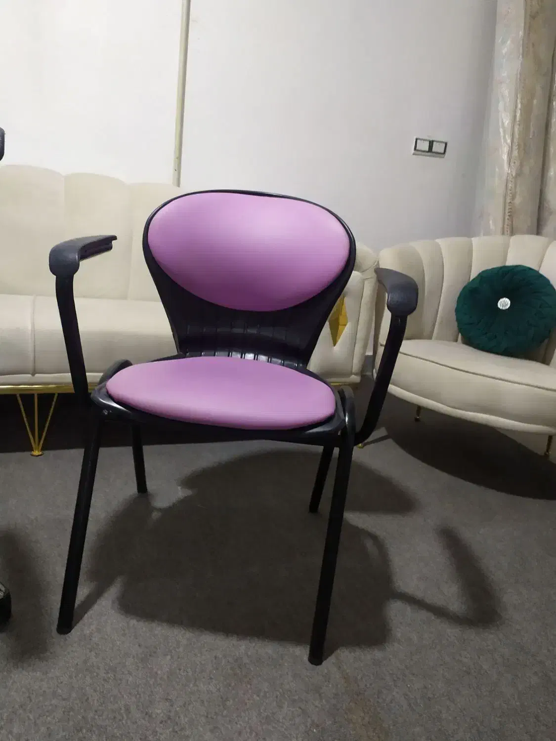 صندلی ساده و چرخ دار|صندلی و نیمکت|ملایر, |دیوار