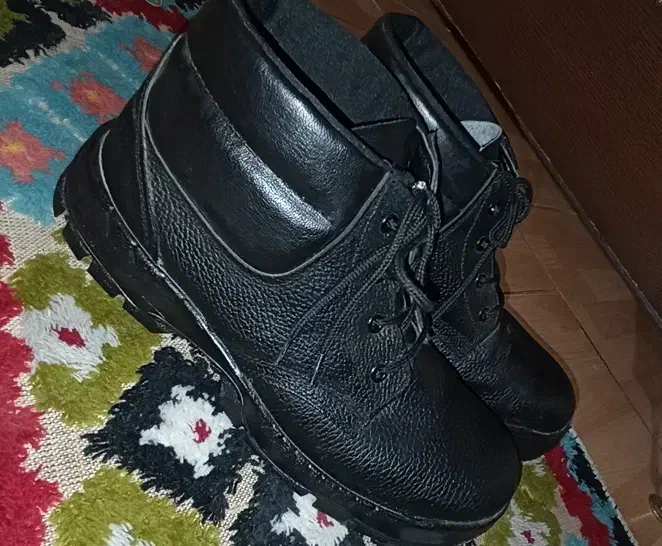 کفش ایمنی|کیف، کفش، کمربند|شاهینشهر, عطار|دیوار