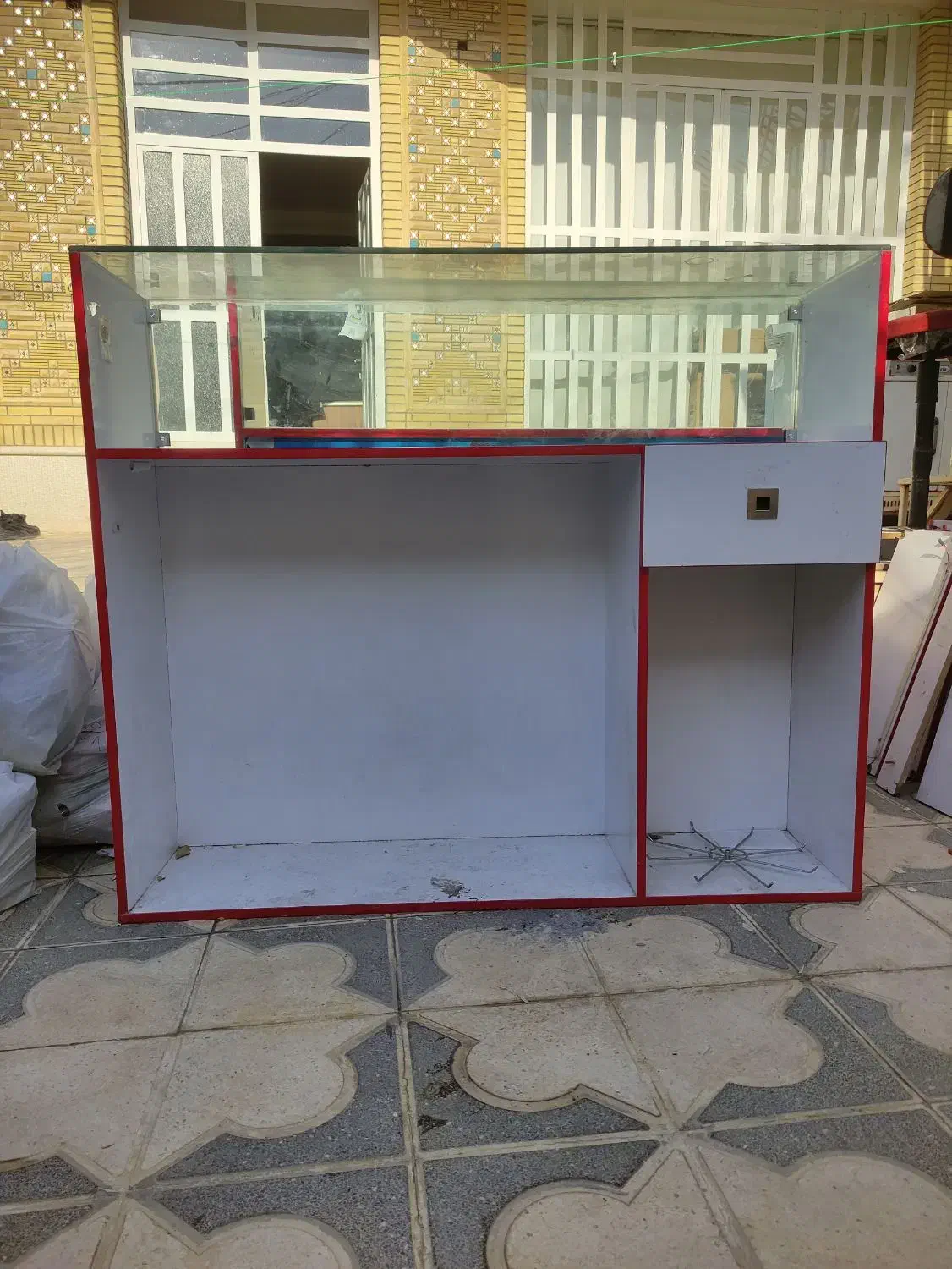 دو عدد میز پیشخوان و یک ویترین|فروشگاه و مغازه|شیراز, صاحب الزمان|دیوار