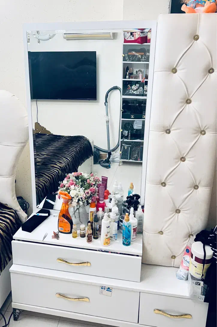 میز آرایش|تخت و سرویس خواب|رشت, گلسار|دیوار