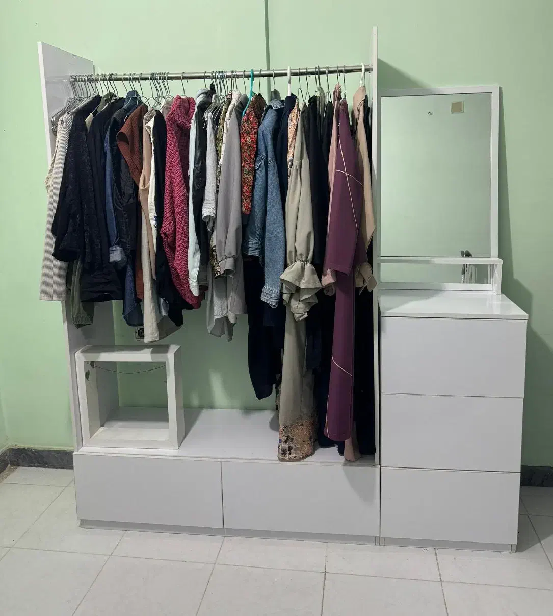 ست رگال و میز آرایشی + آویز جواهرآلات + آیینه|مبلمان خانگی و میز عسلی|بوشهر, |دیوار