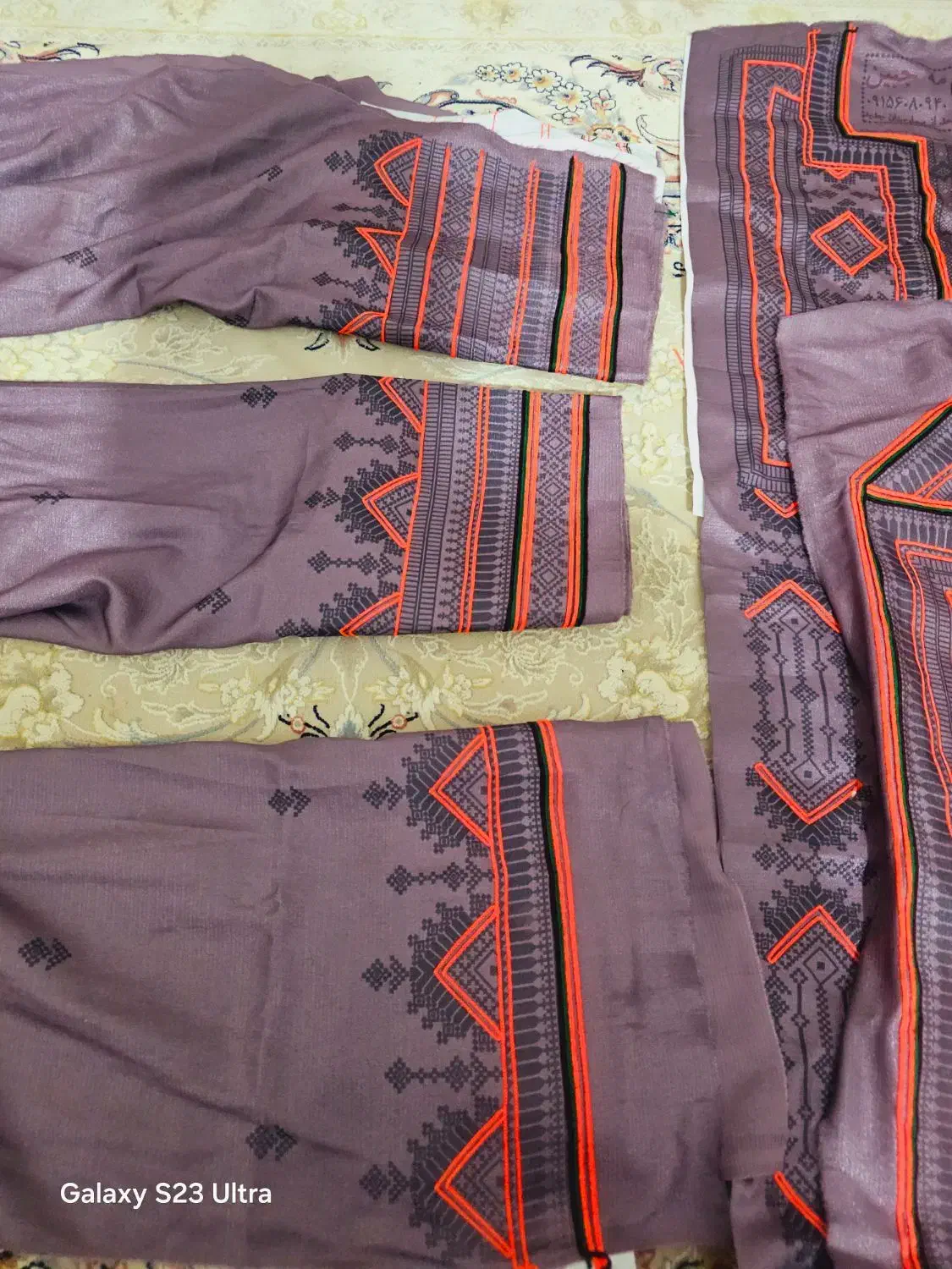 دوچوک لوطین|لباس|کله گان, |دیوار