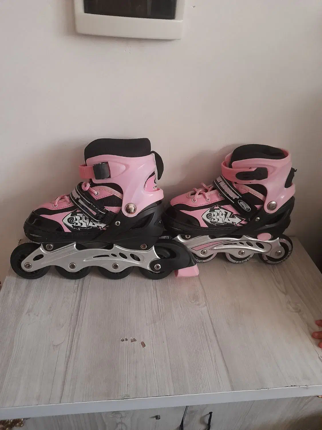 کفش ولباس مجلسی|لباس|رباط‌کریم, شترخوار|دیوار