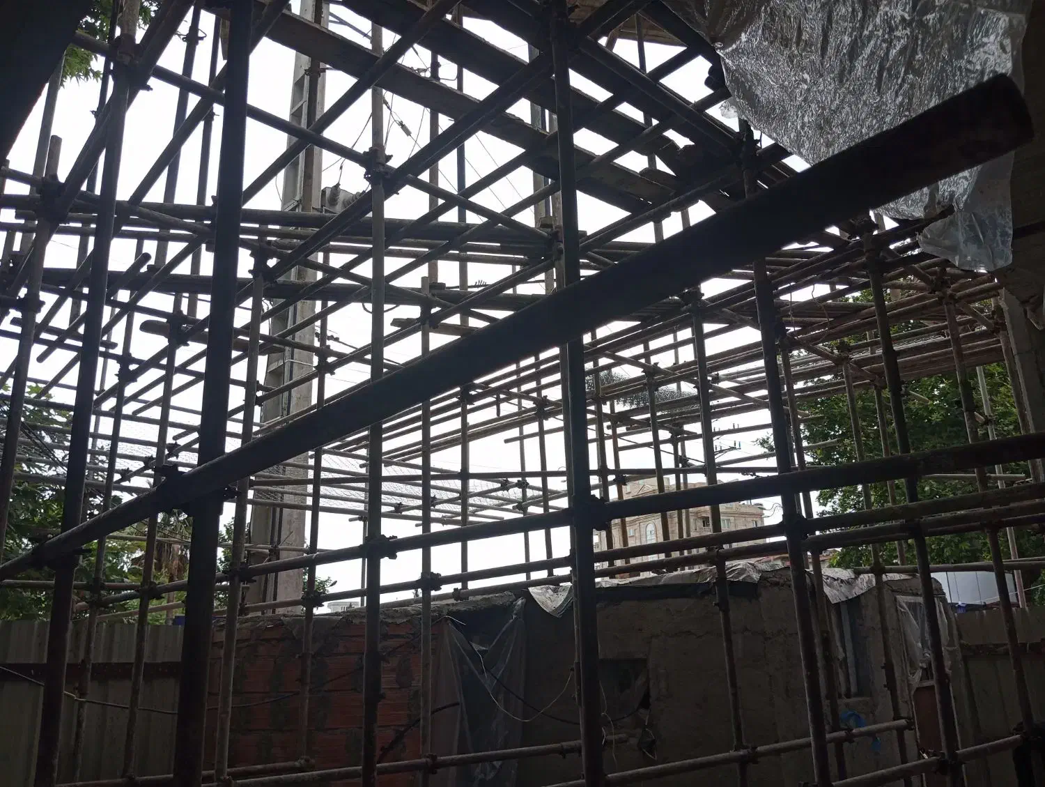 نیازبه اوستا کارداربست یاوردست دارم،دائم پیشم باشه|استخدام معماری، عمران و ساختمانی|ساری, |دیوار