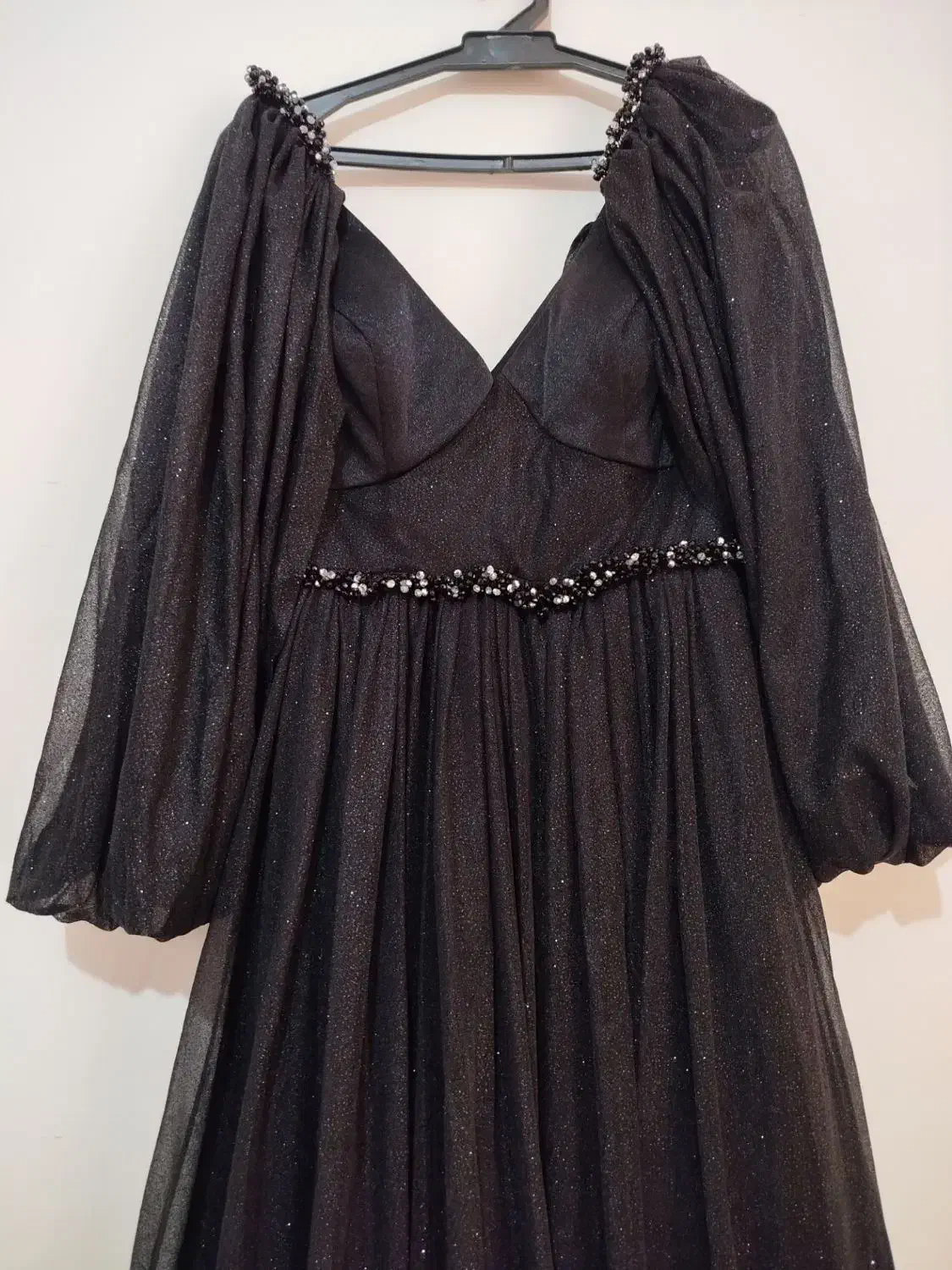 پیراهن مجلسی|لباس|گلبهار, شهر جدید گلبهار|دیوار