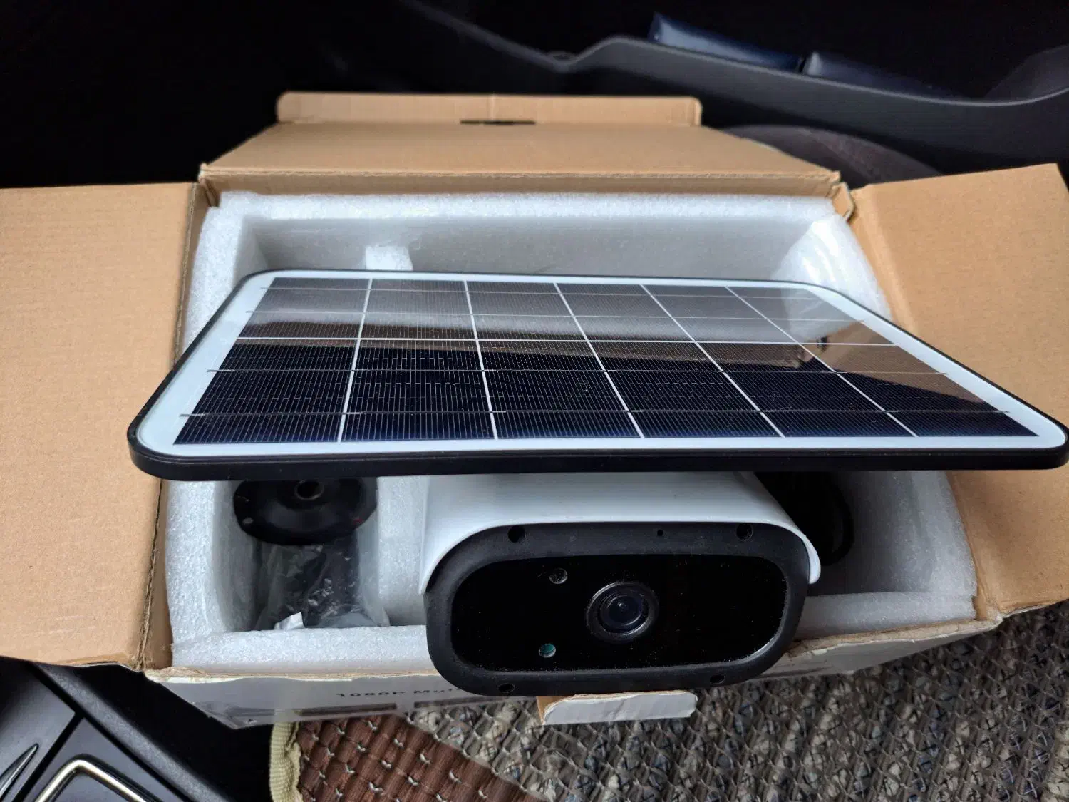 فروش یک دستگاه دوربین با پنیل خورشیدی|دوربین مداربسته|لنگرود, |دیوار