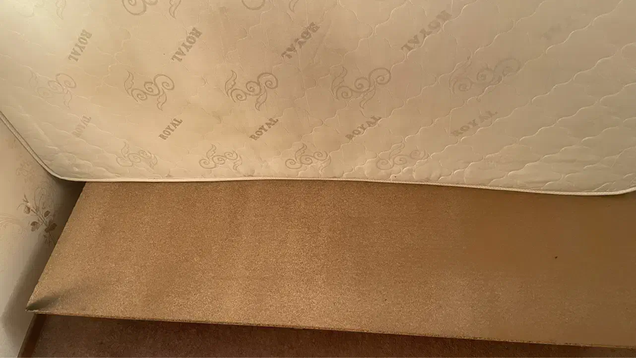 تشک خوشخواب و کفی تخت|تشک تختخواب|شیراز, بعثت|دیوار