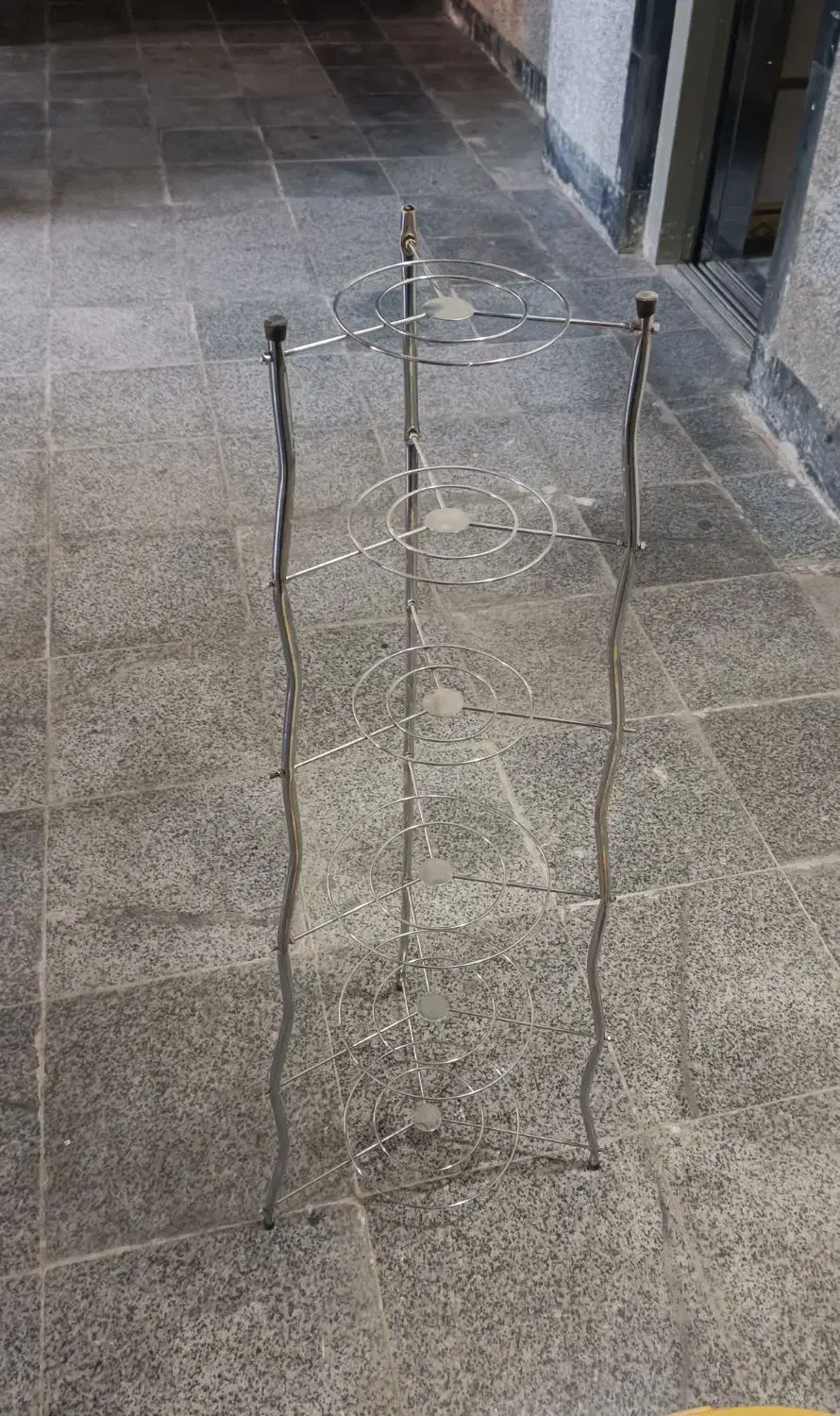 استند(پایه) قابلمه 6طبقه موجدار|آب‌چکان و نظم‌دهنده ظروف|بروجرد, |دیوار