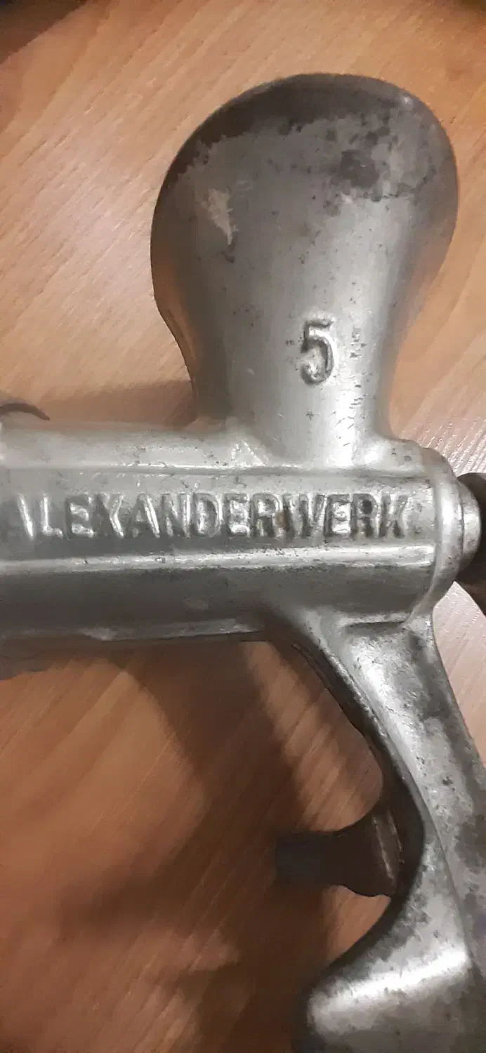 چرخ گوشت دستی قدیمی|کلکسیون اشیاء عتیقه|تبریز, |دیوار