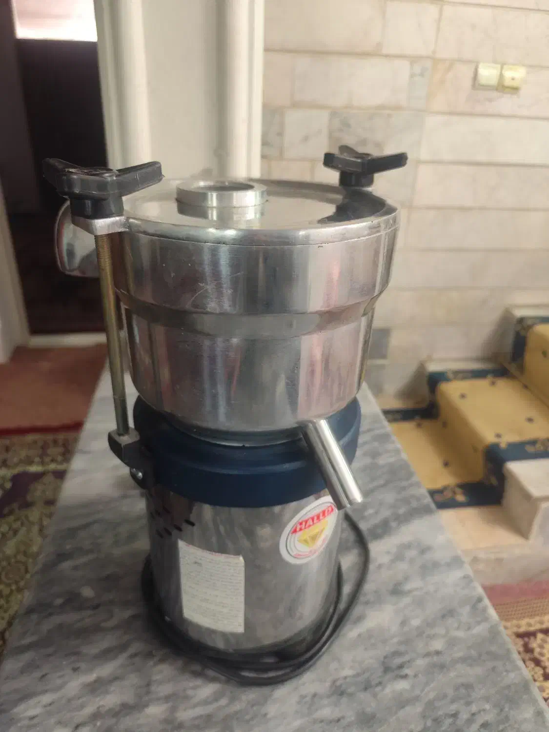 آبمیوه گیری صنعتی نو|آبمیوه‌گیر و آب‌مرکبات‌گیر|میانه, |دیوار