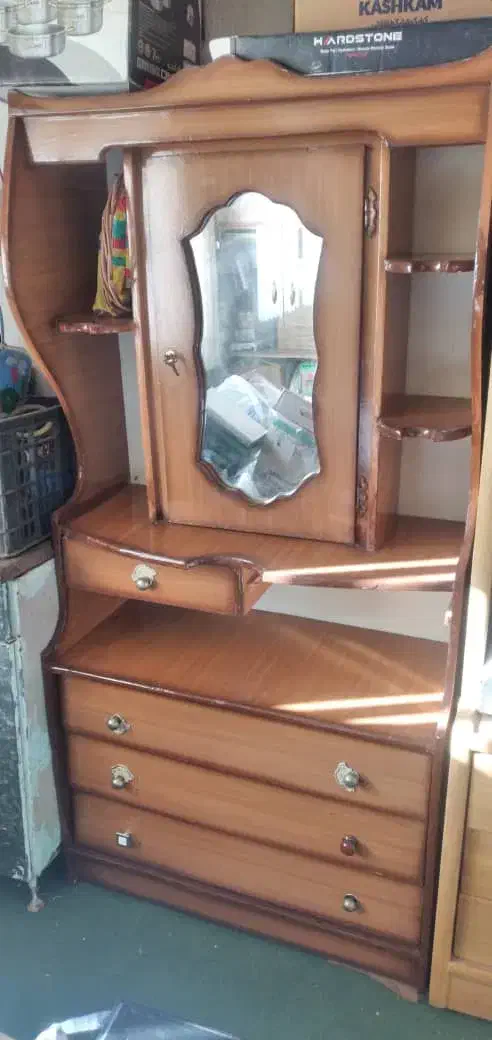 کمد نوجوان|جاکفشی، کمد، دراور|شیراز, دشت چنار|دیوار