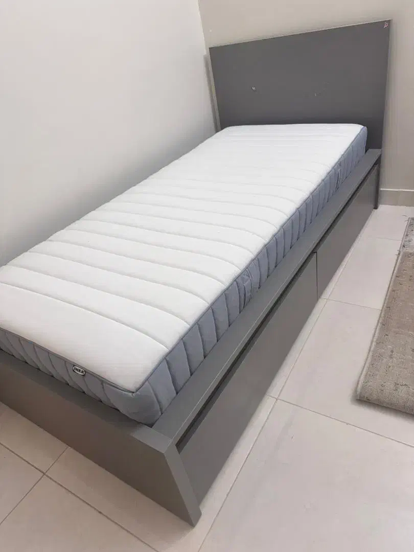 تخت خواب خارجی همراه با تشک برند ایکیا|تخت و سرویس خواب|پردیس, فاز ۱|دیوار