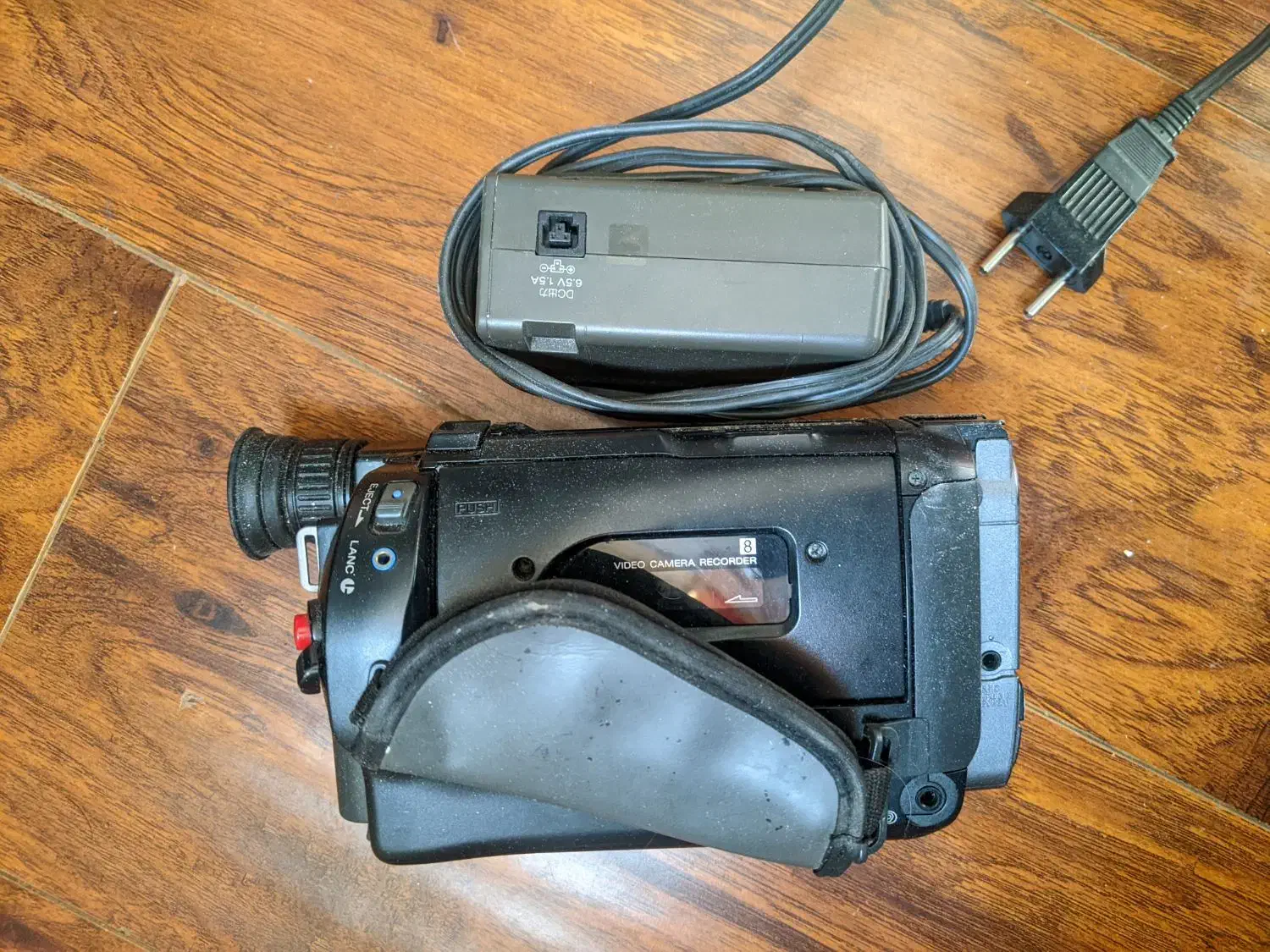 دوربین عکاسی سونی قدیمی|دوربین عکاسی و فیلم‌برداری|تهران, اوقاف|دیوار