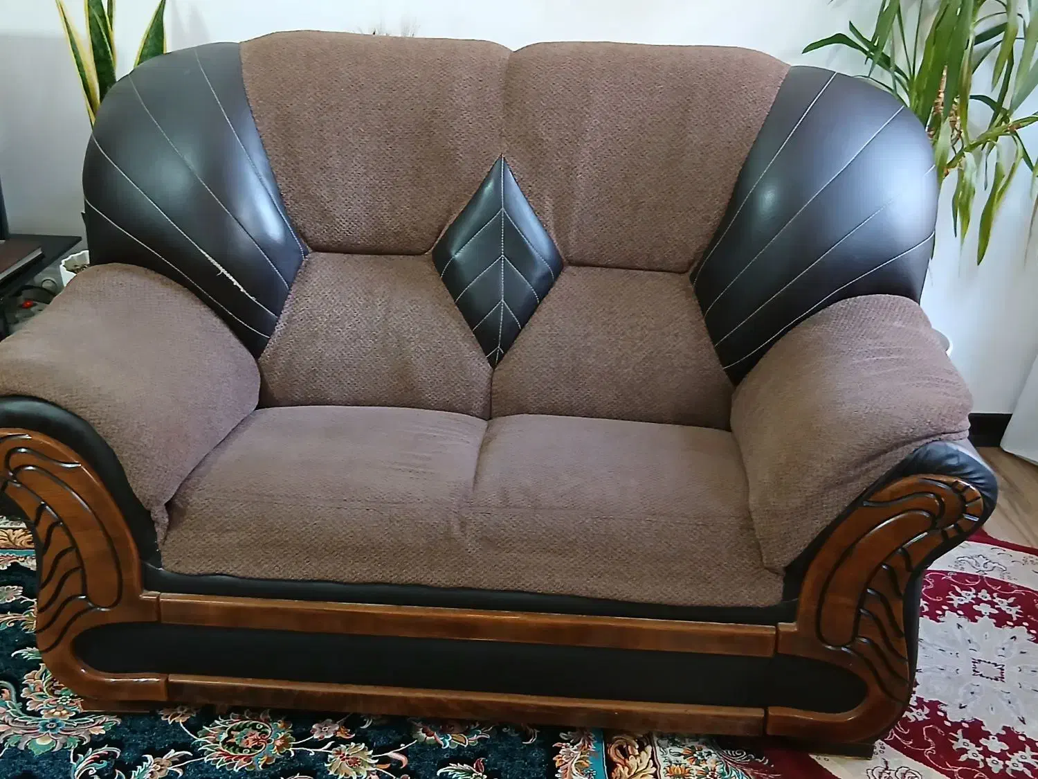 فروش مبل چرم وچوبی به فروش می رسد|مبلمان خانگی و میز عسلی|شهرکرد, |دیوار