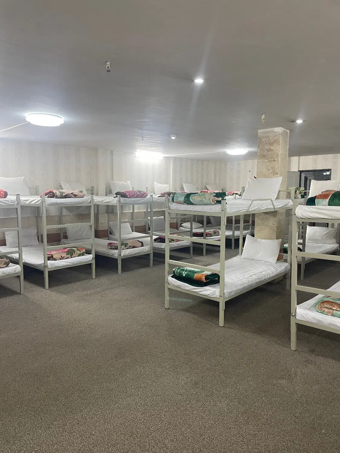 اجاره حسینیه مناسب بودجه کاروان های زیارتی|اجارهٔ کوتاه‌مدت آپارتمان و سوئیت|مشهد, عیدگاه|دیوار