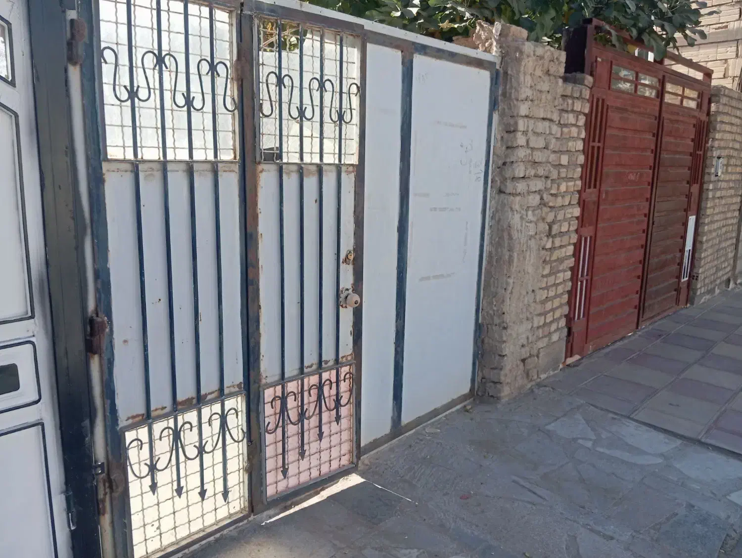 درب آهنی پارکینگ. دروازه|مصالح و تجهیزات ساختمان|قروه, |دیوار