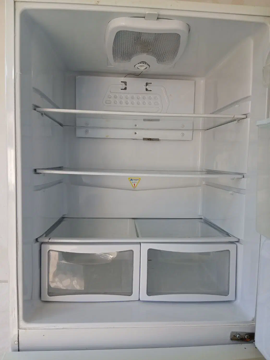 یخچال پایین فریزر فروزان|یخچال و فریزر|گلوگاه بابل (گلیا), |دیوار