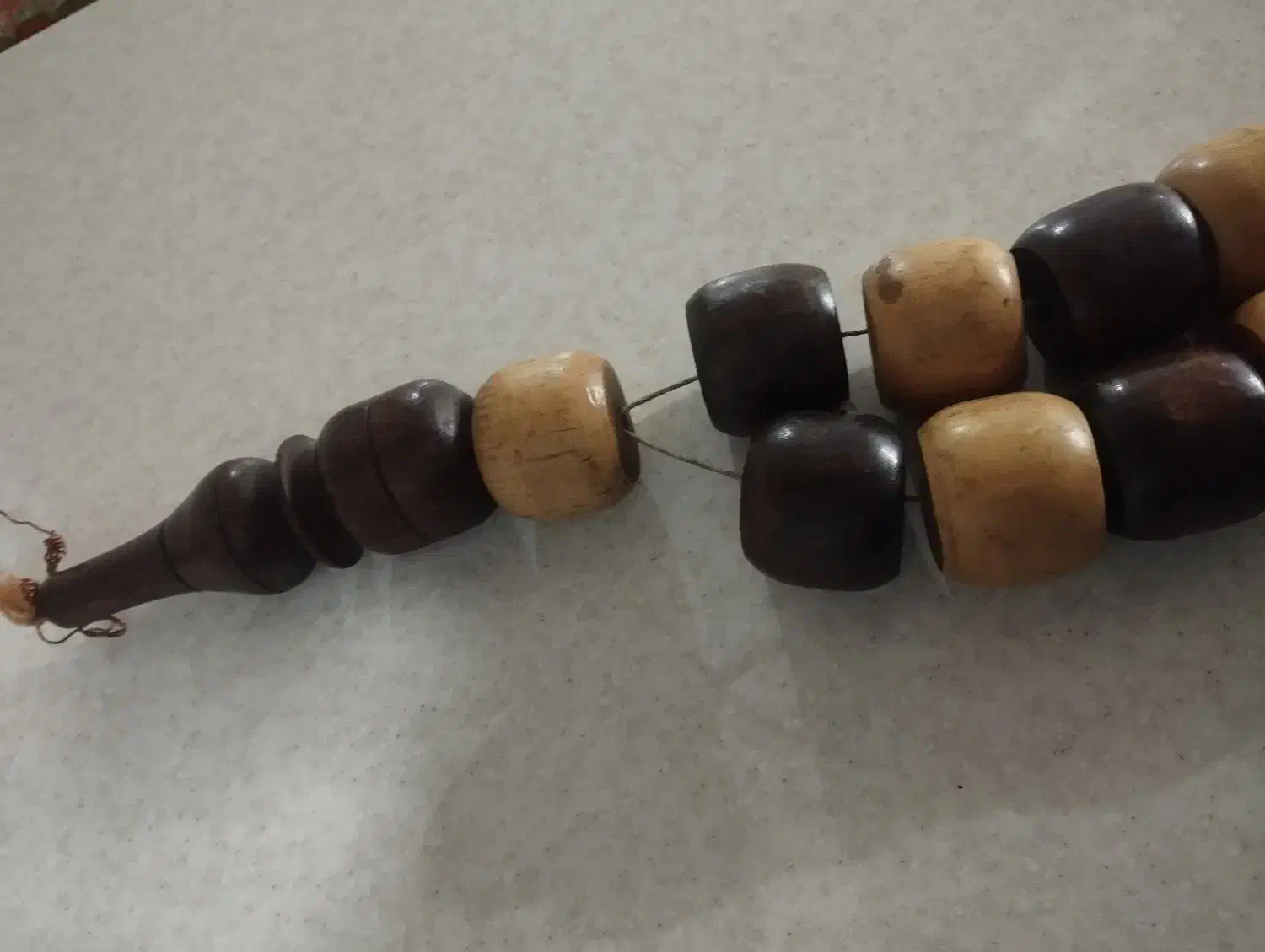 تسبیح قدیمی چوبی|کلکسیون اشیاء عتیقه|شیروان (خراسان), |دیوار