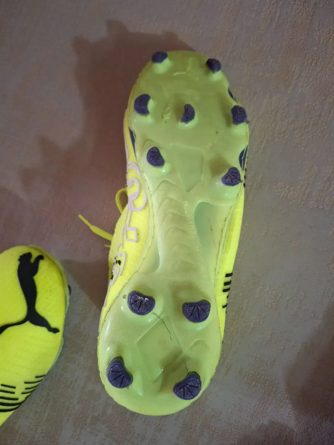 کتونی فوتبال پوما کاملا سالم‌سازی|تجهیزات ورزشی|شفت, |دیوار