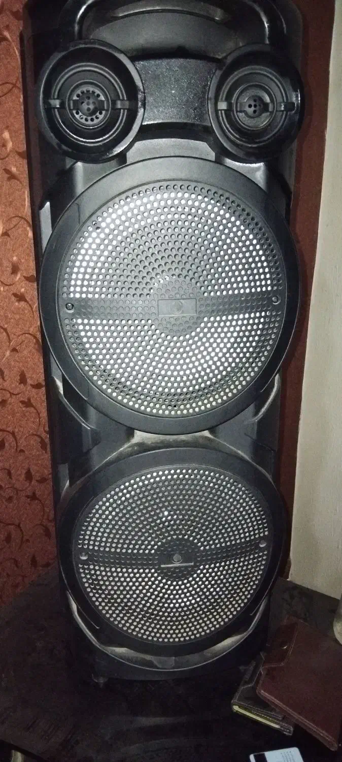 اسپیکر پارتی باکس مدل ZQS-8202S|پخش‌کننده همراه|شاهین‌شهر, شهرک گلدیس|دیوار