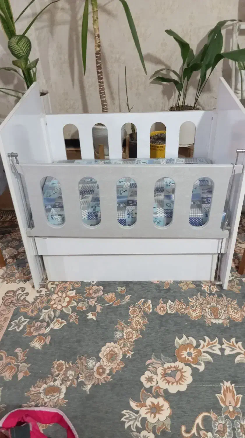 تخت وگهواره|تخت و سرویس خواب|همدان, |دیوار