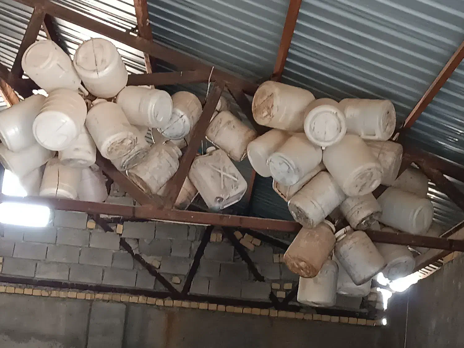 فروش دبه پلاستیکی مخصوص شیره خرما و سایر مایعات|ظروف نگهدارنده، پلاستیکی، یکبارمصرف|قیروکارزین, |دیوار