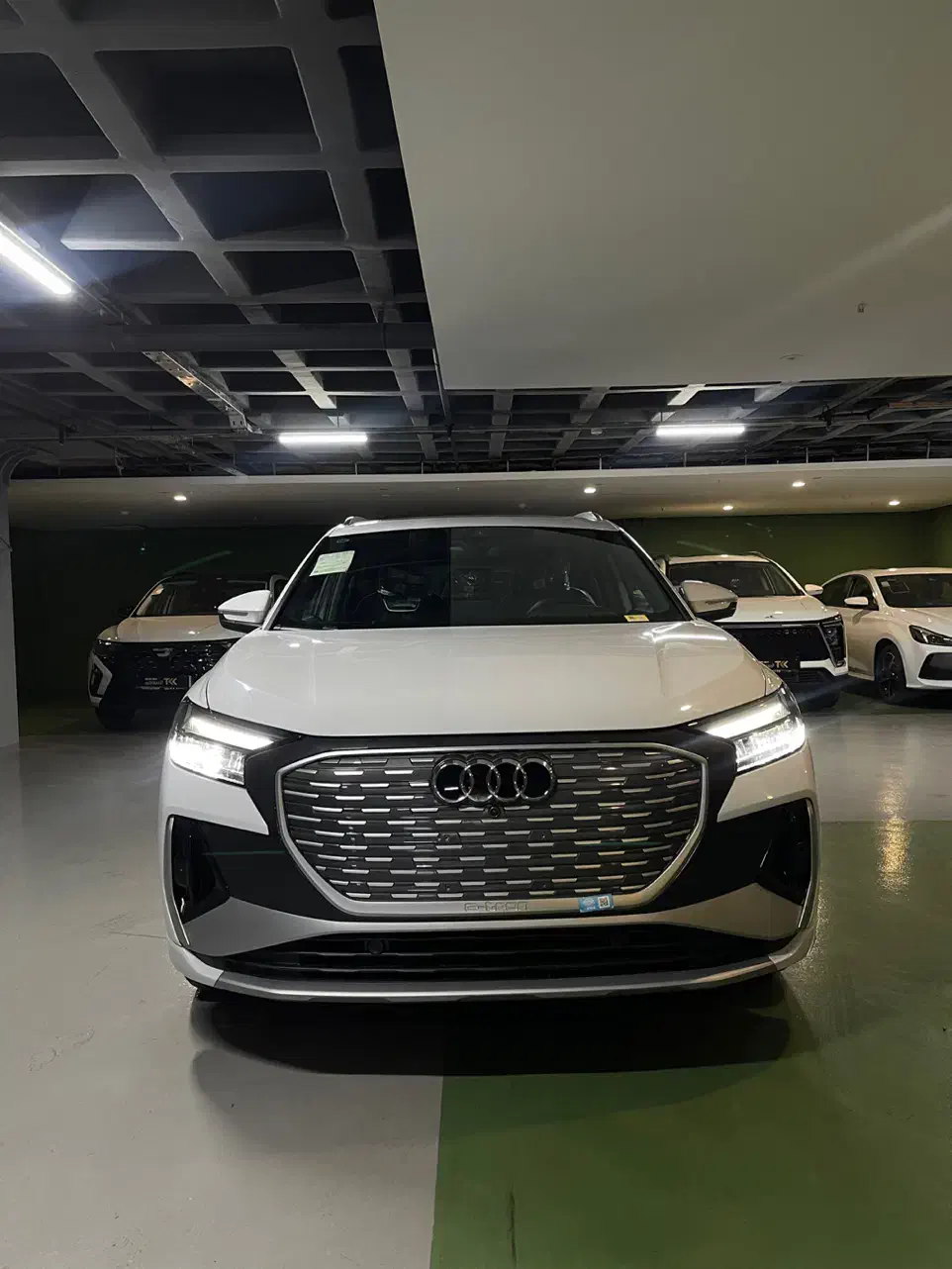 Tkk//audiQ4|خودرو سواری و وانت|تهران, حکمت|دیوار