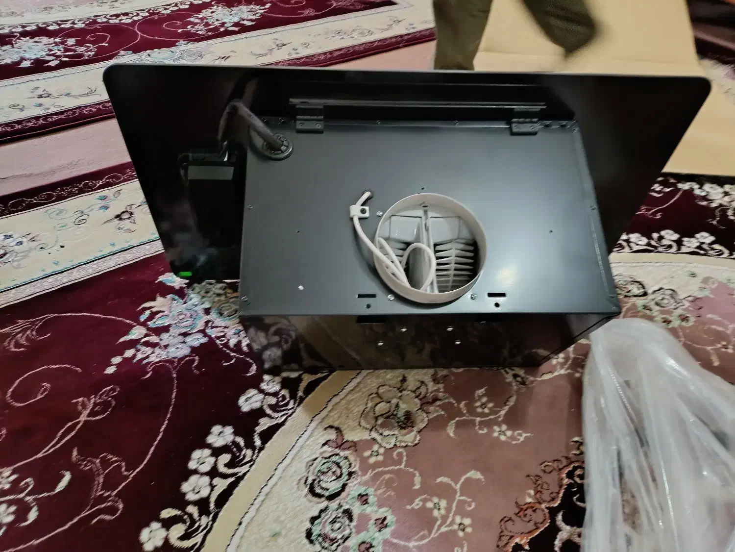 هود نو اک مارک کن|هود|قم, چهل درخت‎|دیوار