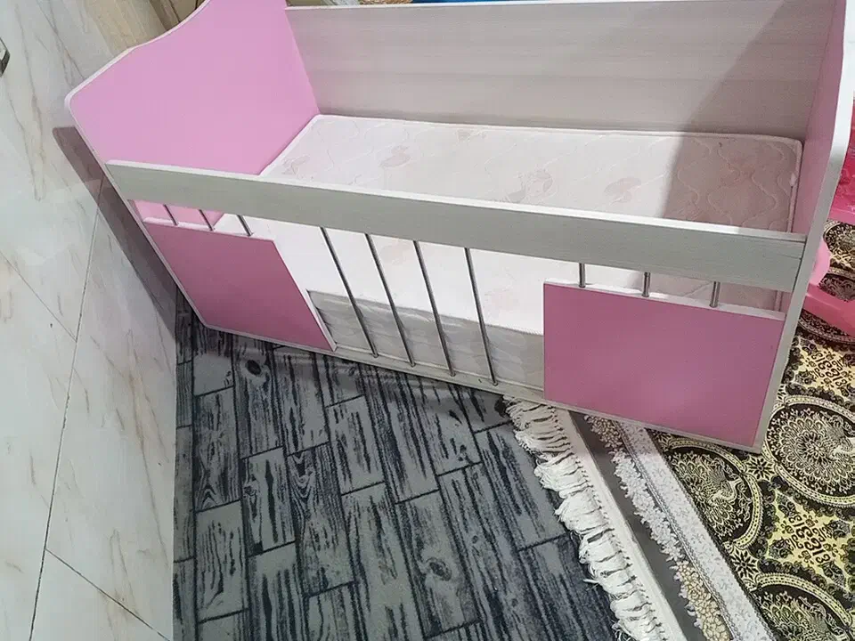 تخت نوزادتا دوسال|تخت و صندلی بچه|گلستان (تهران), |دیوار