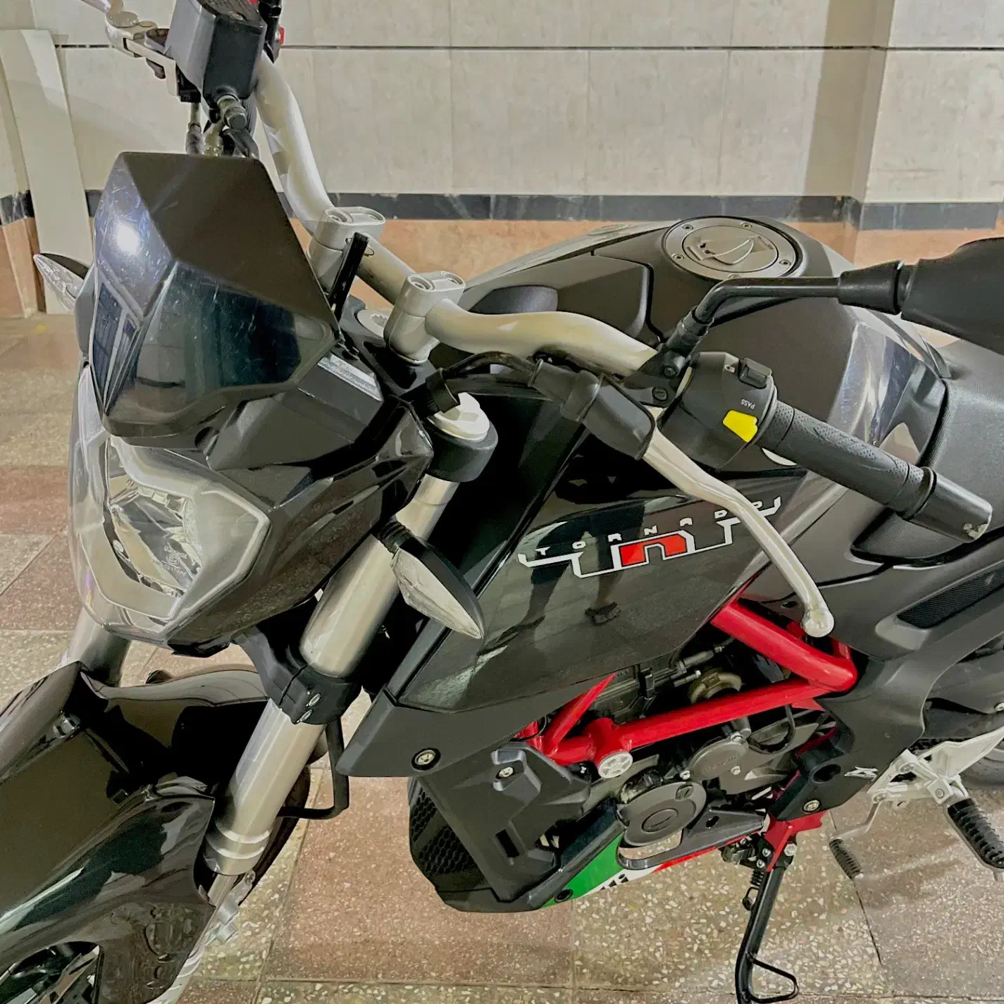 بنلی ۲۵۰ تک سیلندر ۴۸۰۰ تا کار|موتورسیکلت|اصفهان, خانه اصفهان|دیوار