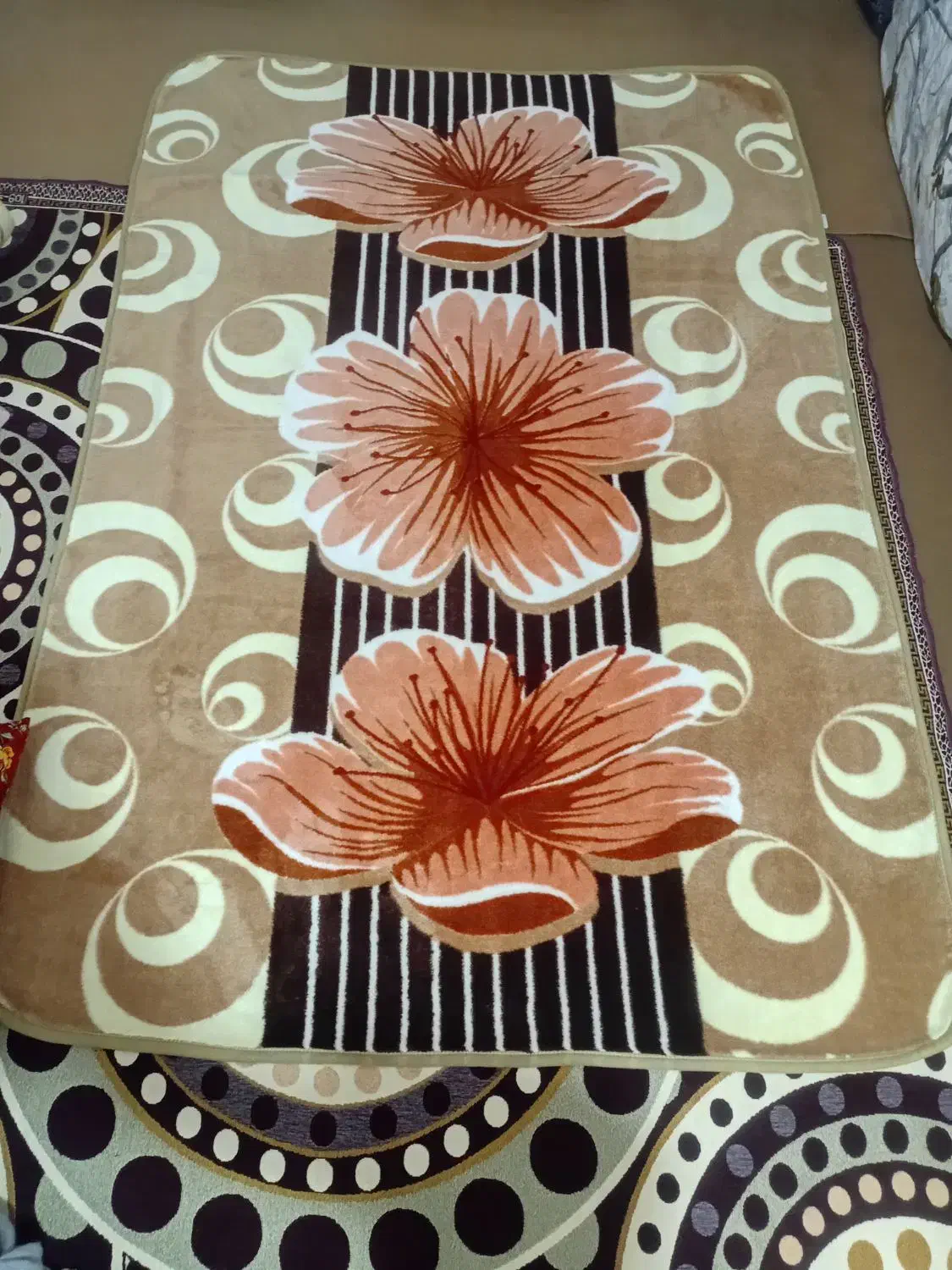 پتوگلبافت|رختخواب، بالش، پتو|قره ضیاالدین, |دیوار