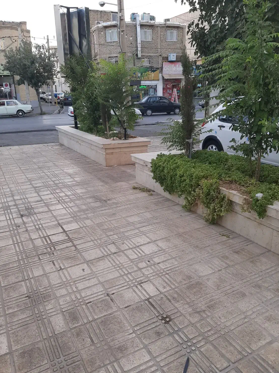 رهن واجاره تجاری۴۰۰متری با حیاط پشت.فروشگاه و...|اجارهٔ مغازه و غرفه|شیراز, شریف‌آباد|دیوار