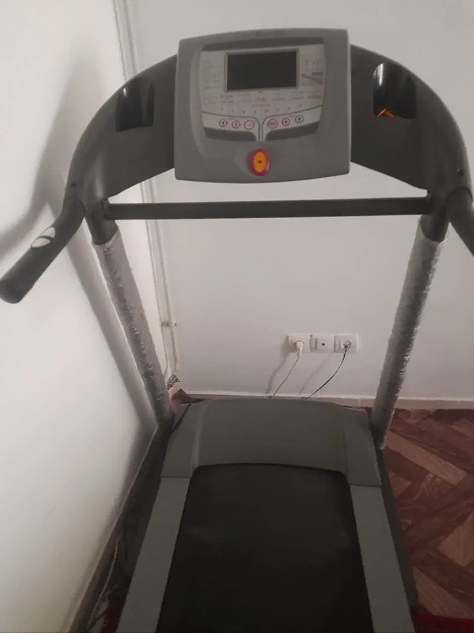 تردمیل در حد نو و خیلی کم کارکرده 23م|تجهیزات ورزشی|زنجان, |دیوار