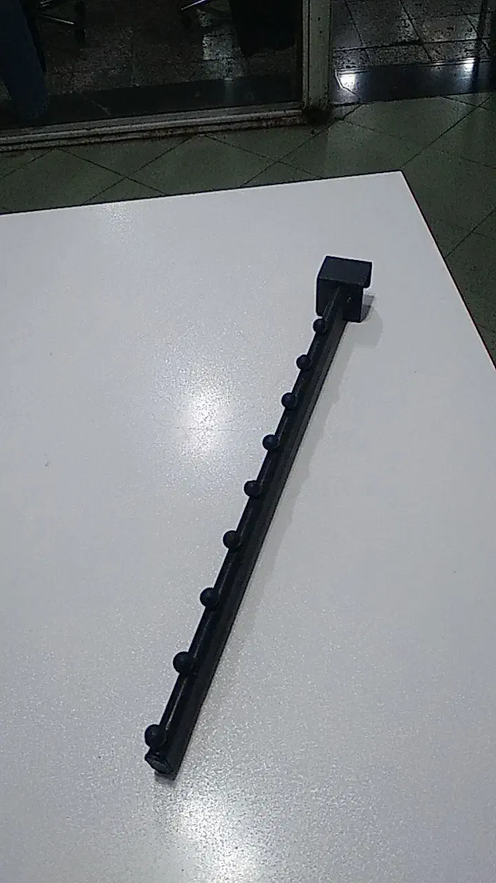 تیله ای برای اویز لباس|بندرخت و رخت‌آویز|قدس, شهر‌قدس|دیوار