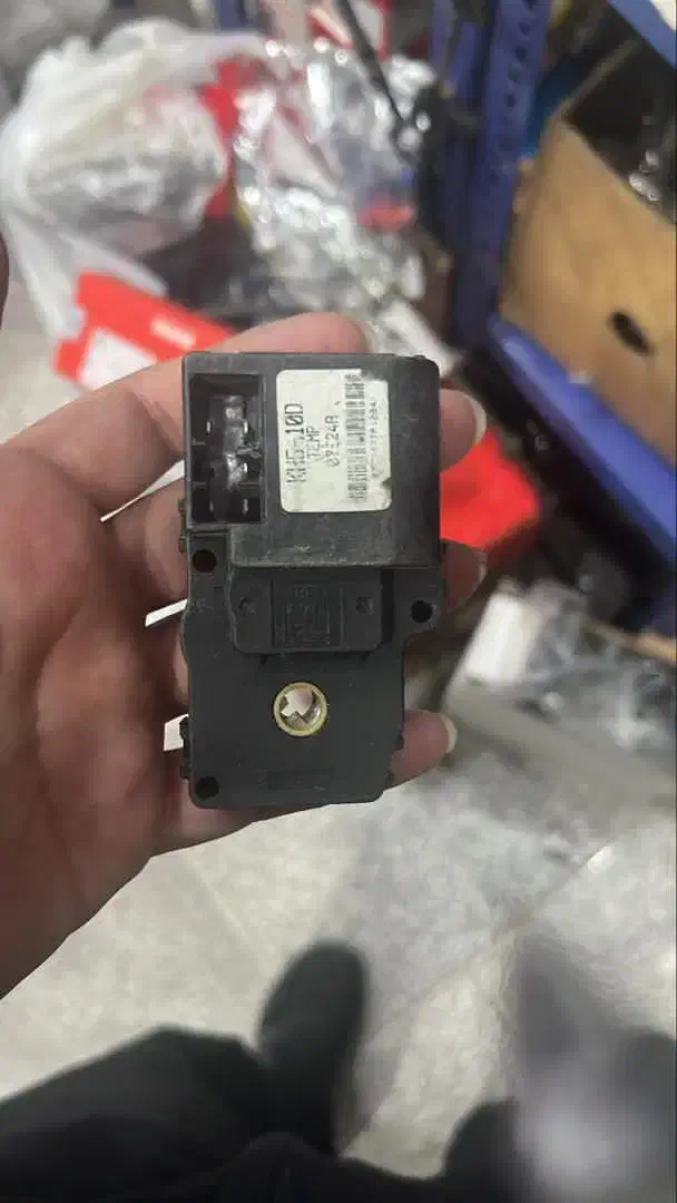 عملگر هوای سرد و گرم برلیانس|قطعات یدکی و لوازم جانبی|اصفهان, باغ دریاچه|دیوار